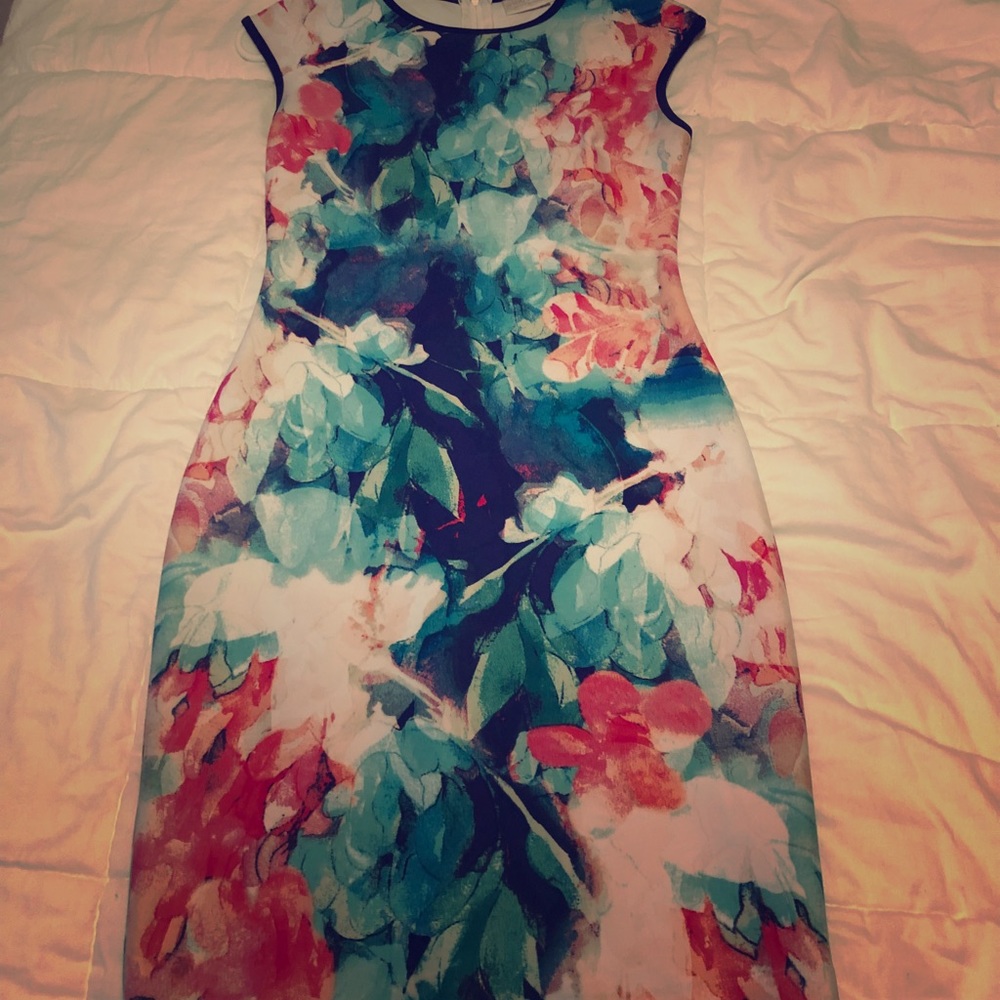 Beautiful floral dress!